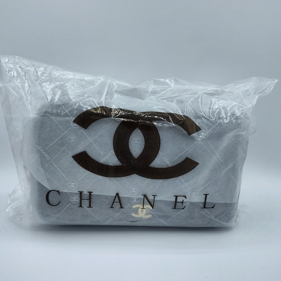 CHANEL Beauty Black Quilted Makeup Bag Bag GWP Gold Vegan Leather Authentic NIP - Picture 2 of 13